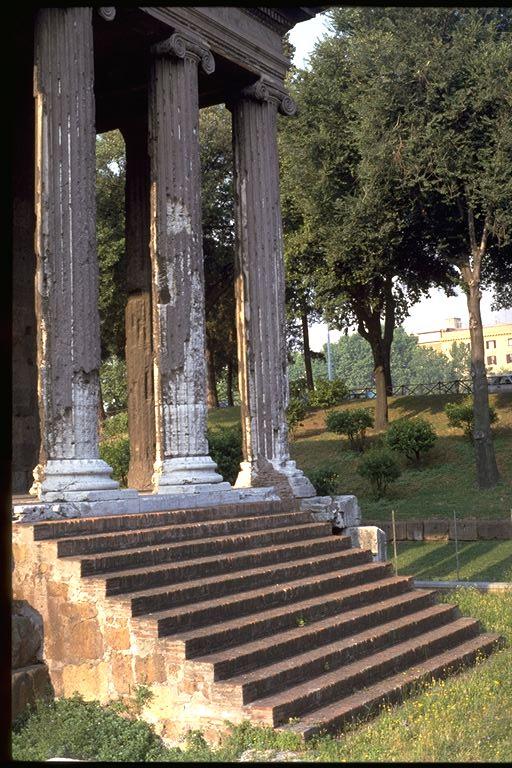 [ Temple of Fortuna Virilis: detail of podium ]